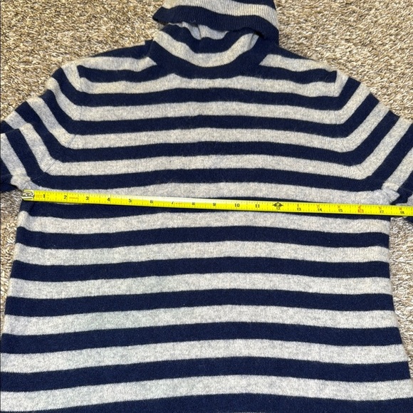 WHITE + WARREN Essential Cashmere Stripe Turtleneck - Picture 4 of 8